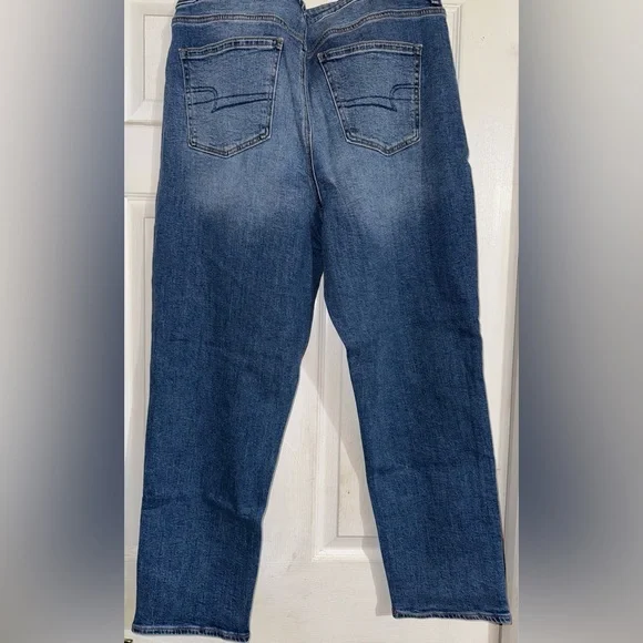 American Eagle Mom Jean Medium Wash Size 16/33W - Picture 2 of 4